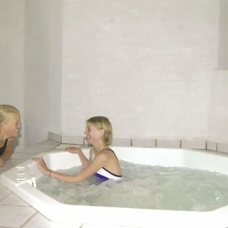 Sleeps 12 Pool Wifi * Tjorneby