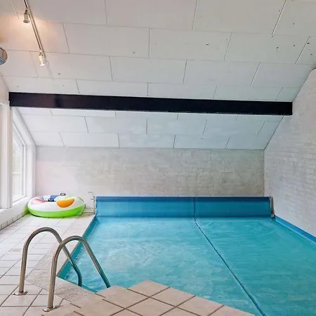 Holiday home Sleeps 12 Pool Wifi Tjorneby